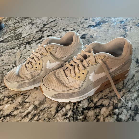 Womens 6.5 Airmax beige and white - Picture 1 of 6